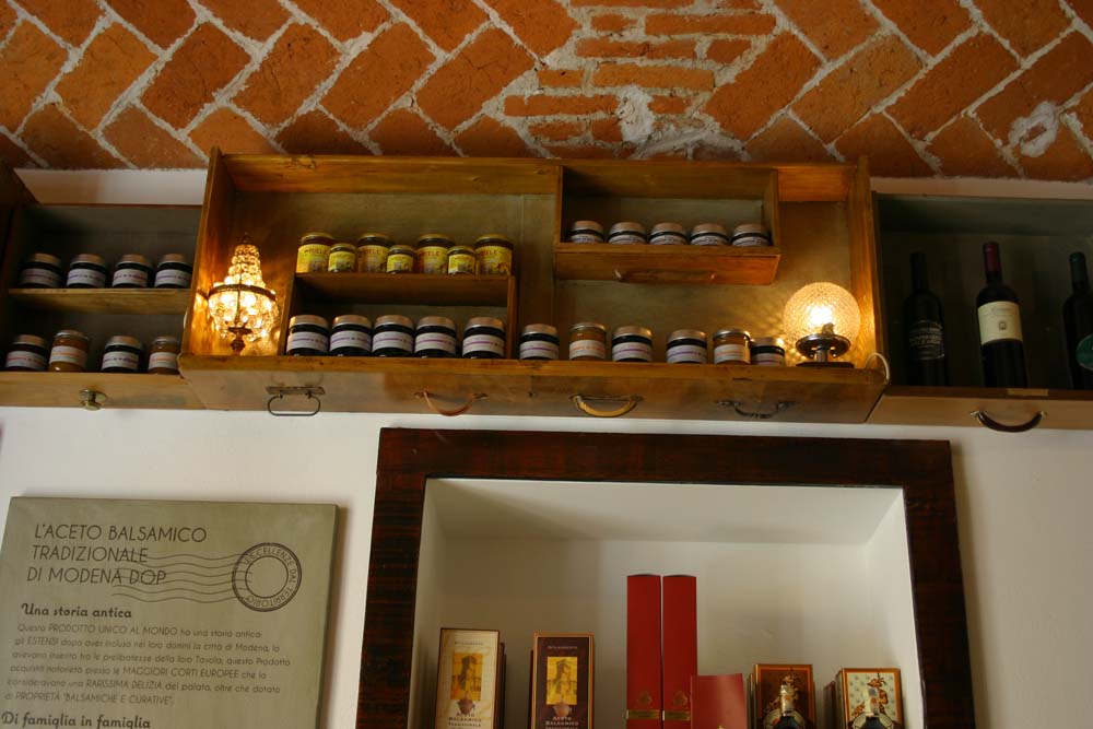 Saluti da Modena | lighting design